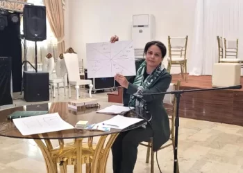 پل زدن میان دوجهان جستار سخنرانی نخستین دوشنبه امرداد