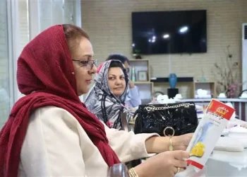 خوانش کتاب «چه کسی پنیر مرا جابجا کرد» در دورهمی کتاب‌خوانی یزد