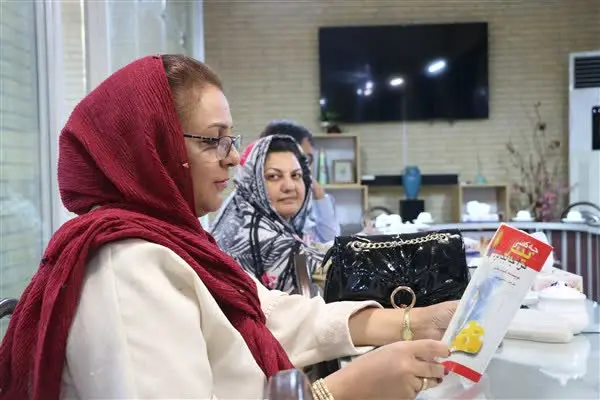 خوانش کتاب «چه کسی پنیر مرا جابجا کرد» در دورهمی کتاب‌خوانی یزد